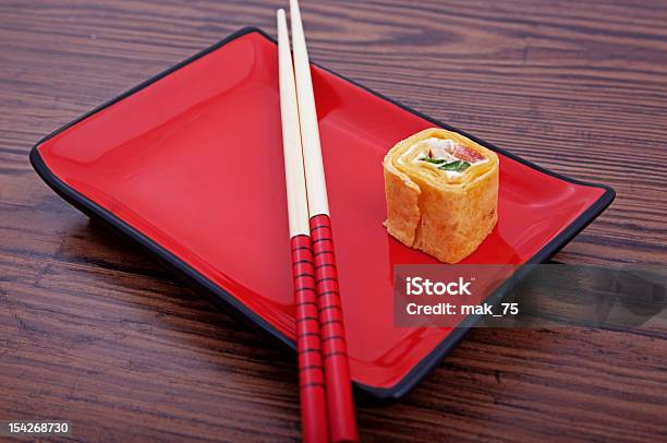 Sushi - zdjęcia stockowe i więcej obrazów Awokado - Awokado, Azja, Bez ludzi
