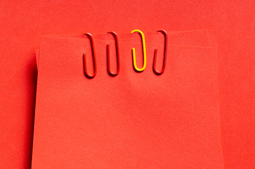 Stick note with  red paper clips and one yellow. Thif file is cleaned and retouched.