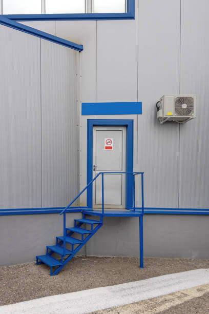istock People Entry Door Warehouse 1542723238