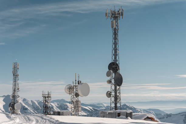 kuvapankkikuvat ja rojaltivapaat kuvat aiheesta viestintä gsm lte -antenni matkapuhelimeen, vuoristosatelliittiasemaan - 4g