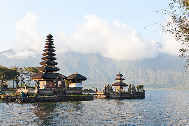 istock pura ulun danu bratan 154274357