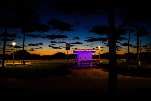 istock Small booth with a sign: Miami Beach at sunset. Florida, USA. 1542745379