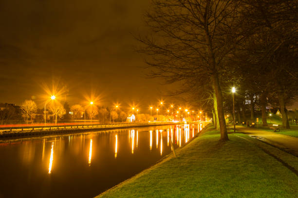 istock Along the night canal in Bruges, Belgium 1542766429