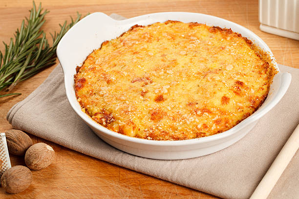 torta e torta di patate - torta alla crema foto e immagini stock