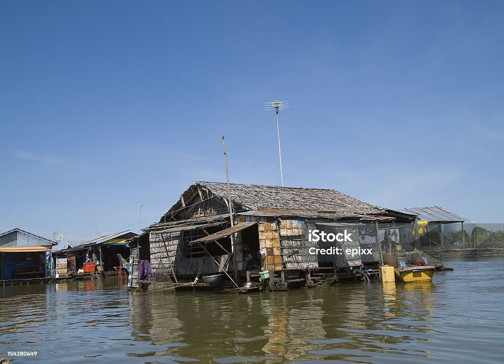 Villaggio galleggiante sul Lago Tonle Sap, Cambogia - Foto stock royalty-free di Acqua