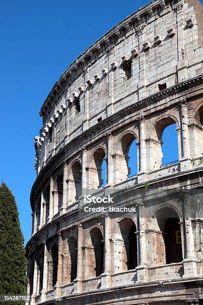 Colosseo - Fotografie stock e altre immagini di Ambientazione esterna - Ambientazione esterna, Anfiteatro, Antico - Condizione