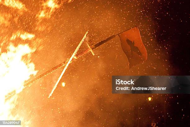 Até Helly Aa Corvo Bandeira - Fotografias de stock e mais imagens de Bandeira - Bandeira, Barco à Vela, Chama