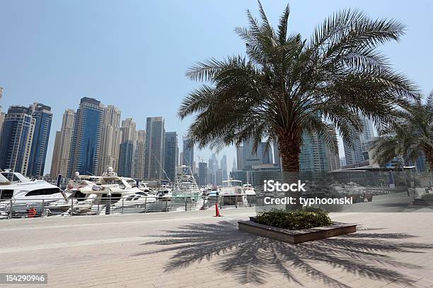 Dubai Marina Promenade - Fotografias de stock e mais imagens de Ao Ar Livre - Ao Ar Livre, Arquitetura, Arranha-céu