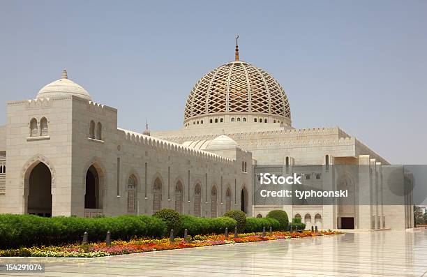 Foto de Grande Mesquita Em Muscat Omã e mais fotos de stock de Minarete - Minarete, Qaboos Bin Said Al Said, Abóboda