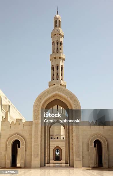 Photo libre de droit de Grande Mosquée À Mascate Oman banque d'images et plus d'images libres de droit de Arc - Élément architectural - Arc - Élément architectural, Oman, Arabie