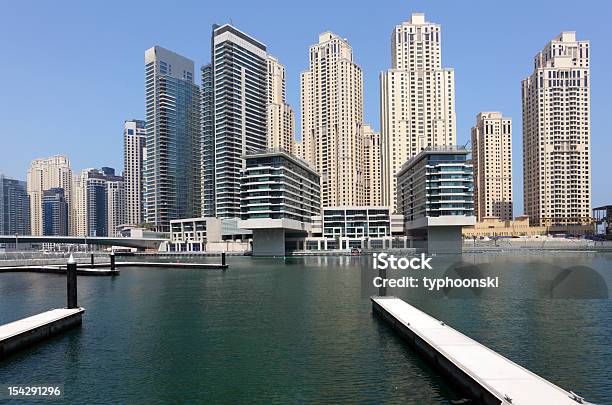 Foto de Highrise Novos Edifícios Na Marina De Dubai e mais fotos de stock de Apartamento - Apartamento, Arquitetura, Arranha-céu