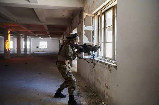 A professional soldier carries out a dangerous military mission in an abandoned building.