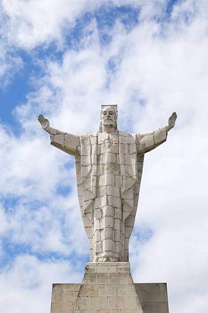istock Jesus Sacred Heart monument 154306573