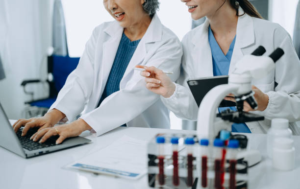 istock Scientist team meeting and writing analysis results in the laboratory study and analyze scientific sample 1543107918