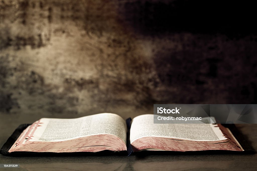 オープン聖書 - 古いのロイヤリティフリーストックフォト