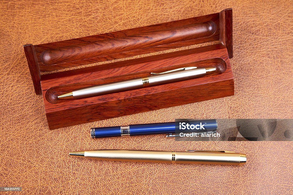 Três canetas em uma textura - Foto de stock de Azul royalty-free