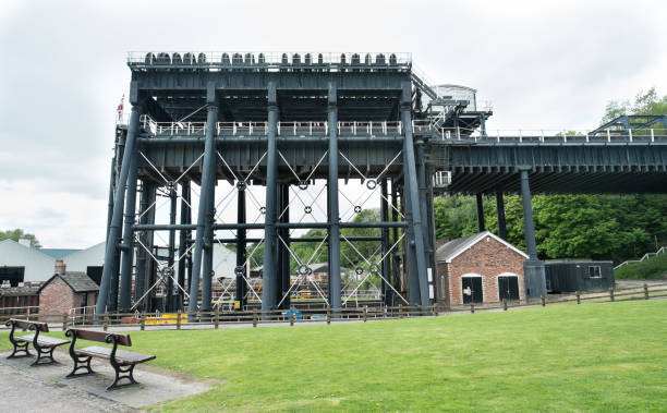 istock Anderson boat Lift Cheshire UK 1543196142