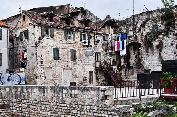 istock Old townhouse in Split, Croatia 154324016