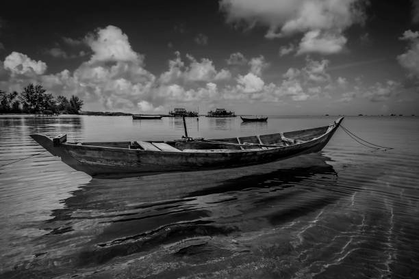 istock Black Whites Landscpe Photos 1543259904