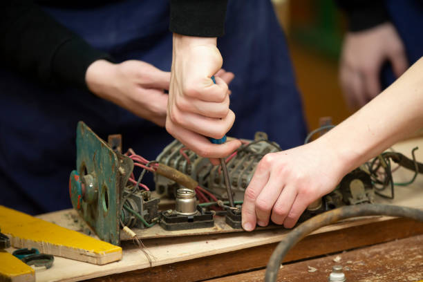 istock Screwdriver in hand. Unscrew and disassemble the old device. 1543325407