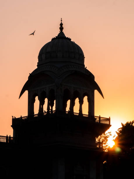 istock Silhouette Government Central Museum 1543387699