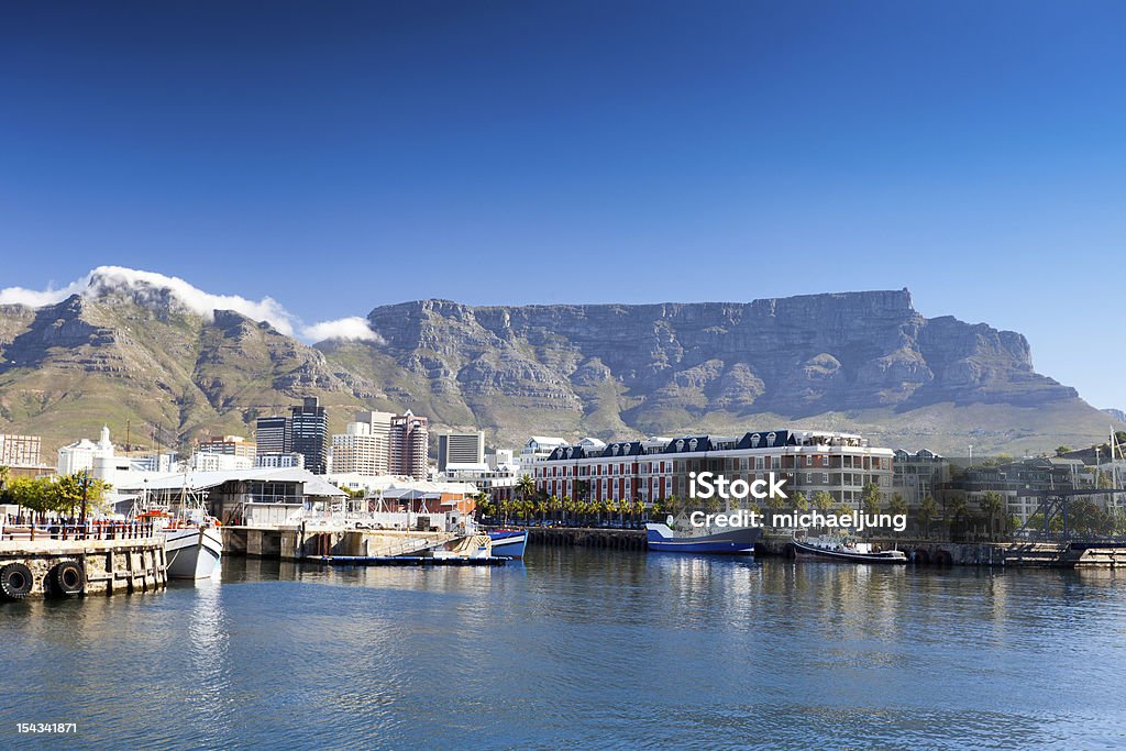 cape town v & un frente al mar - Foto de stock de Ciudad del Cabo libre de derechos