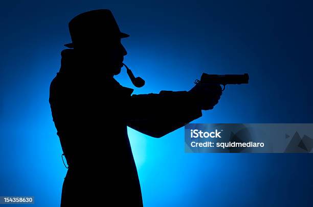 Sherlock Holmes Foto de stock y más banco de imágenes de En búsqueda - En búsqueda, Vigilancia, Abrigo