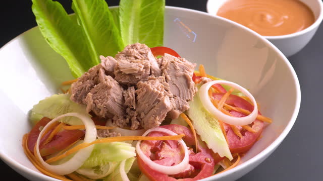 Healthy salad with tuna and vegetables.