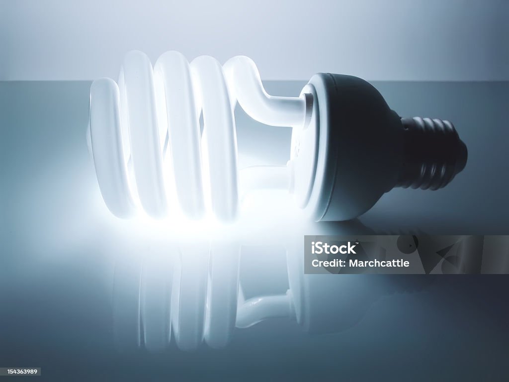 Energiesparende Glühbirne Neonlicht - Lizenzfrei Glühbirne Stock-Foto