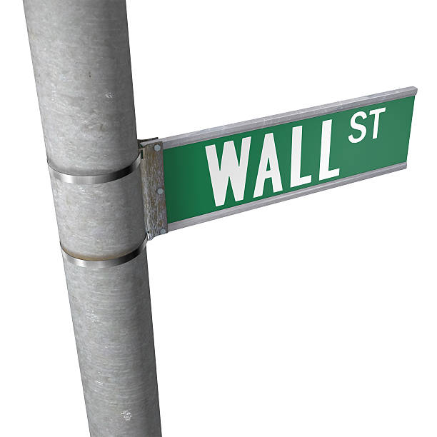 istock Wall Street To The Right 154365947