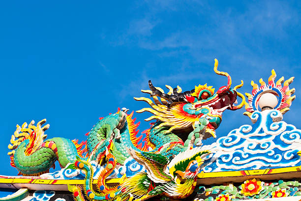 istock Twin Chinese dragon on the roof 154368001