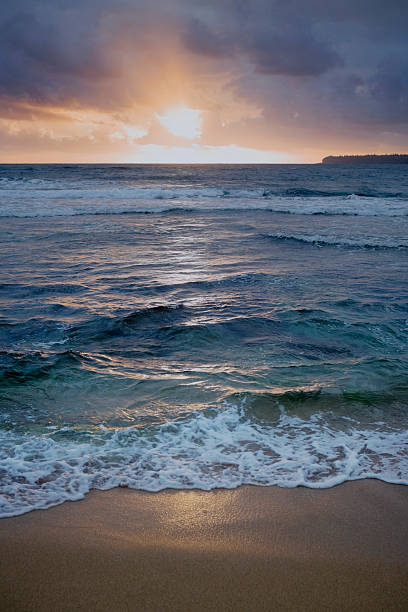 istock Sunrise over Hanalei Bay 154368173