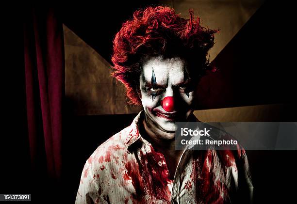 Killer Clown Mit Bösen Lächeln Stockfoto und mehr Bilder von Clown - Clown, Grauen, Spuk