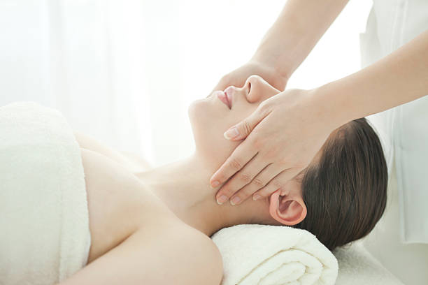 istock The beautician who massages a face 154381362