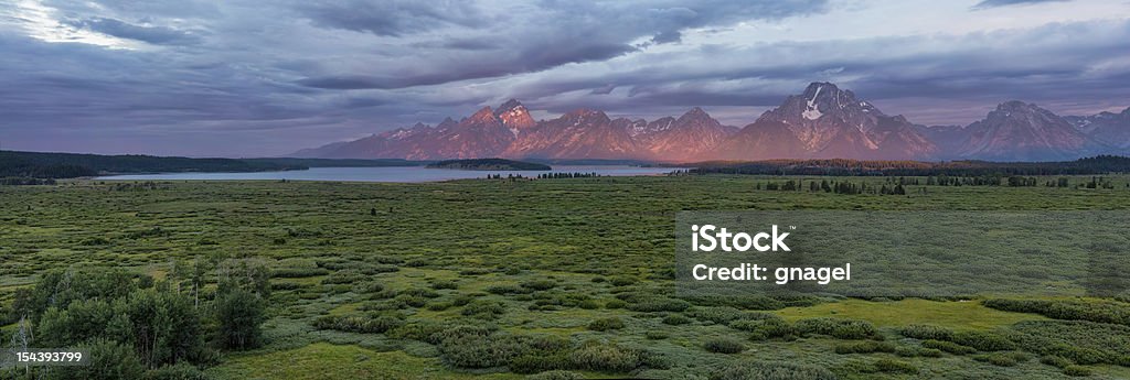 Grand Teton e Willow apartamentos panorâmica - Foto de stock de Arrebol royalty-free