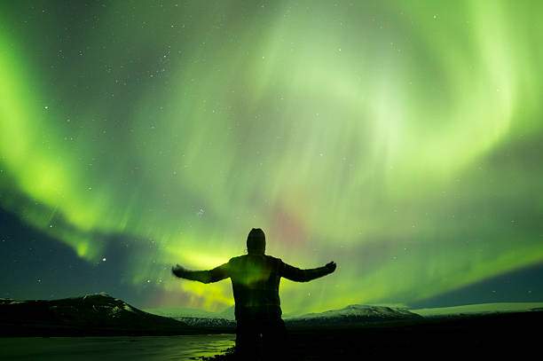 aurora borealis auf island - iceland meteorology galaxy aurora borealis stock-fotos und bilder