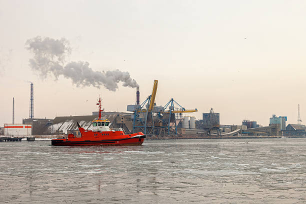 istock Port in the winter 154403390