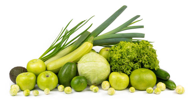 frutas y verduras de color verde aisladas sobre fondo blanco - healthy eating food and drink raw leek fotografías e imágenes de stock