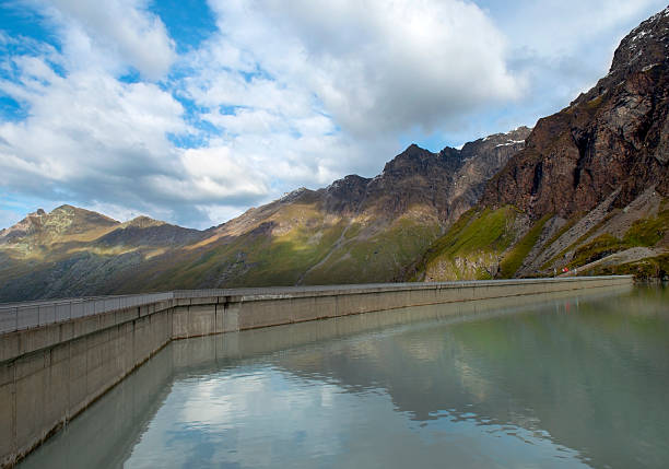 Grande Dixence Dam, Switzerland The Grande Dixence Dam is a concrete gravity dam on the Dixence River  in the canton of Valais in Switzerland grand dixence stock pictures, royalty-free photos & images