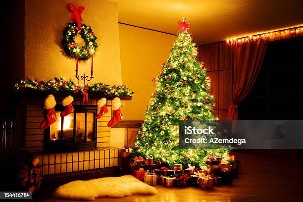 Рождество — стоковые фотографии и другие картинки Рождественская ёлка - Рождественская ёлка, Иллюминация, Гостиная
