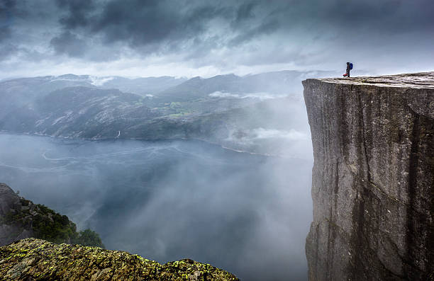 prekestolen - cliff fotografías e imágenes de stock