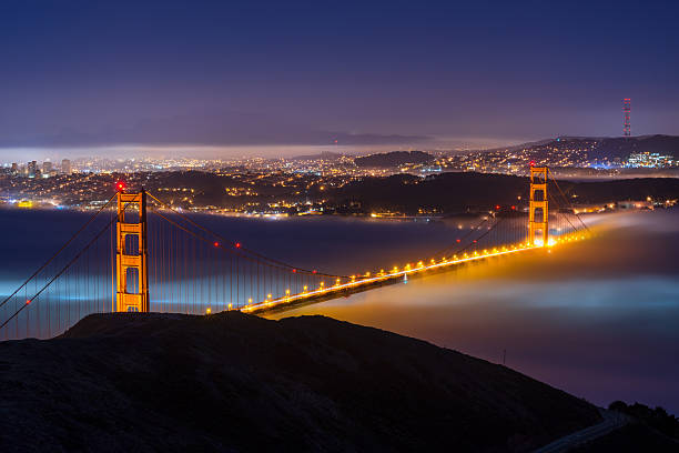 Golden Gate, à noite - fotografia de stock