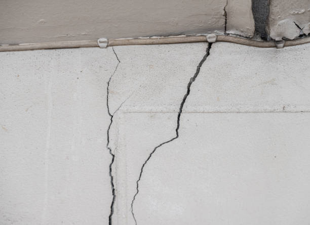 istock Full frame shot of cracked wall. 1544480372
