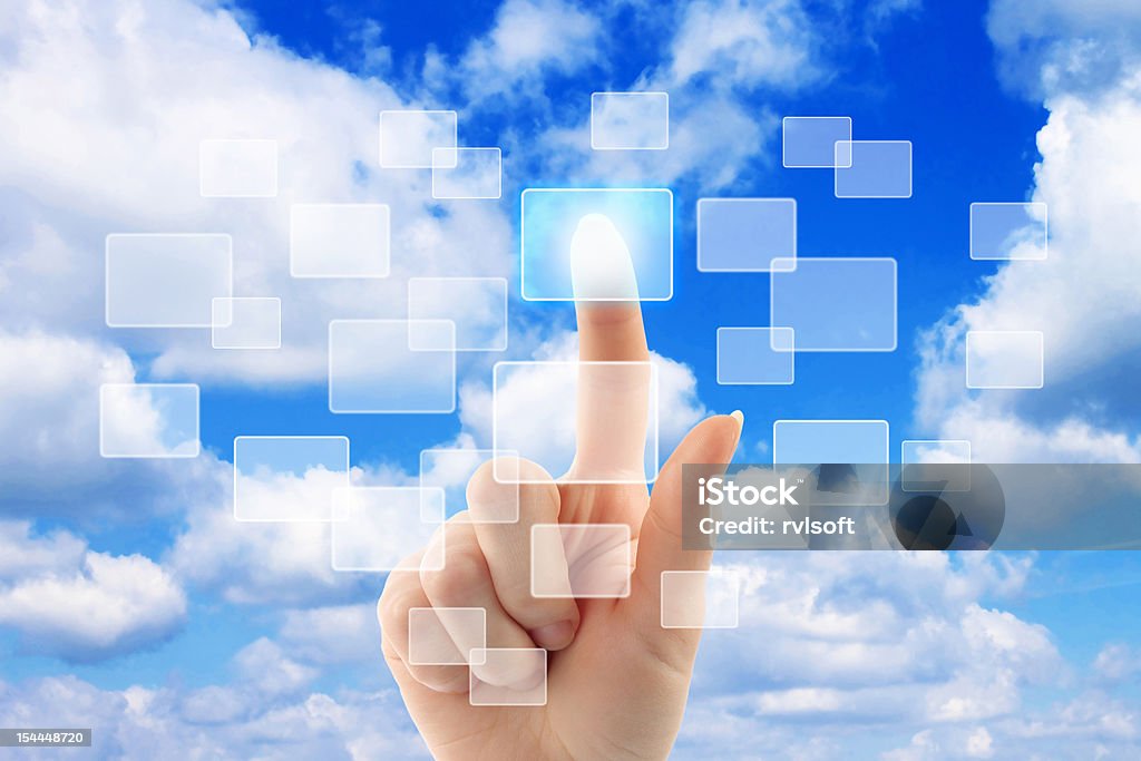 Conceito de computação de nuvem com mulher mão - Foto de stock de Adulto royalty-free