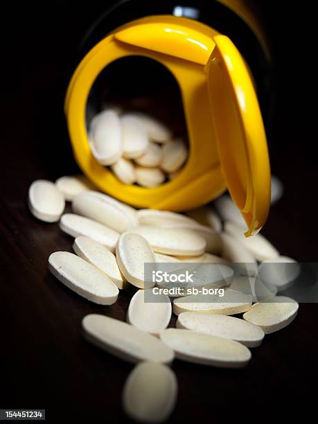 Leki - zdjęcia stockowe i więcej obrazów Antybiotyk - Antybiotyk, Bez ludzi, Bliskie zbliżenie