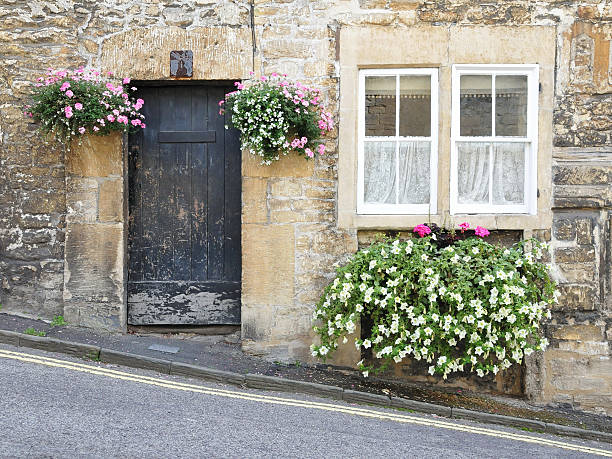 istock English Stone Cottage 154451858