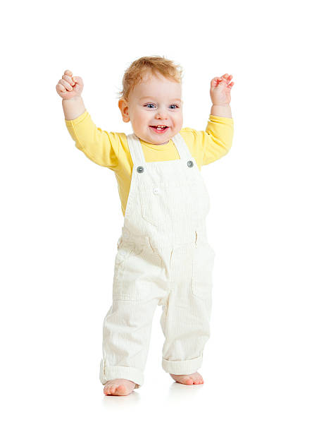 heureux enfant marchant sur blanc - baby walking child standing photos et images de collection