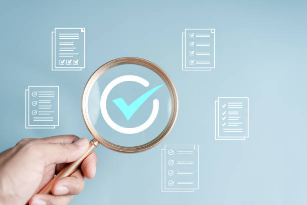 Document Management Checking System, online documentation database and process manage files, Magnifier check and focus to document folder, documentation. Corporate business technology concept. sistema de verificación de gestión de documentos, base de datos de documentación en línea y archivos de gestión de procesos, verificación de lupas y enfoque a la carpeta de documentos, documentación. concepto de tecnología empresarial corporativa.