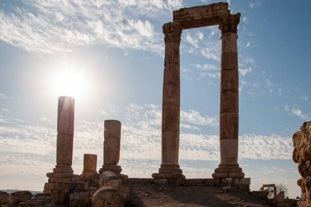 amman è la capitale di giordania. centro storico. una cittadella fatiscente su una delle colline. il tempio di ercole è l'unica struttura romana sopravvissuta. anno di costruzione 161 - 166 d.c. - temple of heracles foto e immagini stock