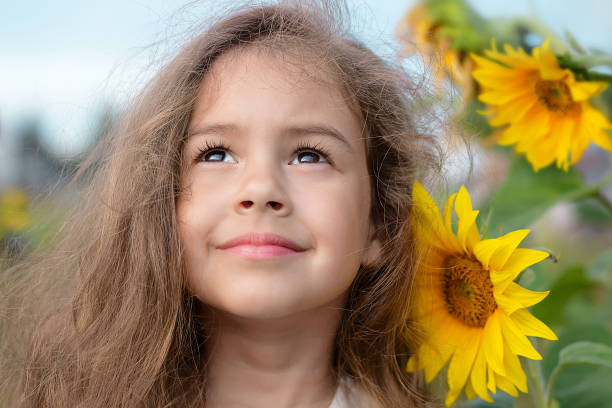 istock Little girl with sunflowers 1545578067
